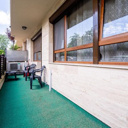 Sunny Apartment In Studentski Grad, Behind Unss Sófia Exterior foto
